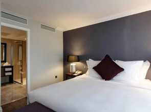 Renaissance London Heathrow Hotel