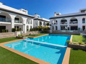 Sunset Paradise - Sleeps 4, Pool, Terrace & Views