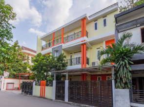 OYO 2008 Sellinas Family Residence Syariah