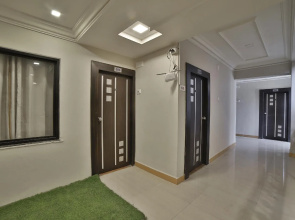 OYO 41929 Hotel Loyal Residency