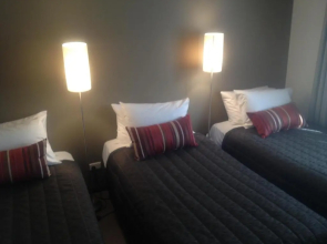 Redwood Manor Motel Apartments