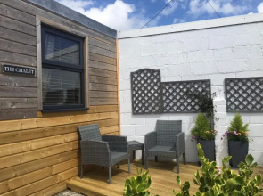 1-bedroom chalet with parking on site