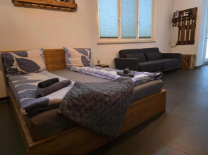 Luftiges Upcycling Studio im EG - Zentral