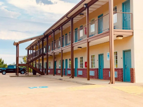 Weston Inn & Suites