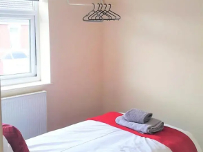 Swindon Old Town Duplex - EnterCloud9SA