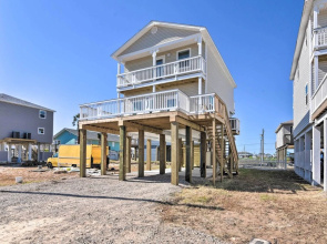 1 Min Walk to Beach: A Surfside Beach Favorite!