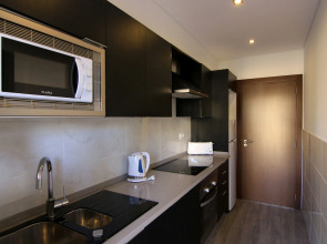 Parque Mourabel, Oasis Village, Pe do Lago