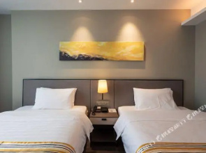Home Inn Plus (Shaoxing East Railway Station Fengshan South Station)