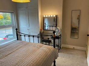 Luxurious 3 Bedroom House with Permit Parking