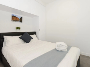 Mono Apartments on La Trobe