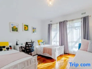 Cozy 3B Family Home in Mentone Garden*FreeParking