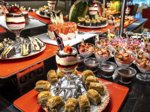 Hotel Orange Palace Side