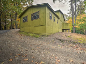 1 Mi to Raystown Lake: 'wyatt Earp Cabin' w/ Deck!