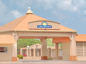 Days Inn by Wyndham Plainview