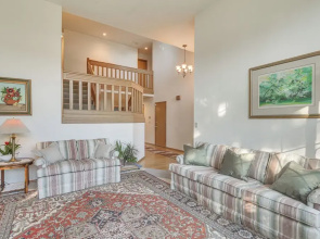 Lovely Portland Home ~ 10 Mi to Downtown!