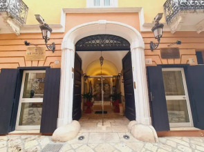 Akropolis Hotel