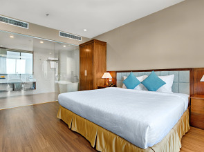 Yarra Ocean Suites Danang