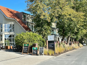 Hotel Schöne Aussicht, Stilvoll modern, direkt am Rüstersieler Hafen