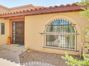 Quiet Townhome w/ Mountain Views in Green Valley
