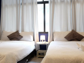 Sleep With Me Bangkok - BTS Phra Khanong