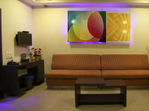 OYO Rooms Mahanadu Road Extension