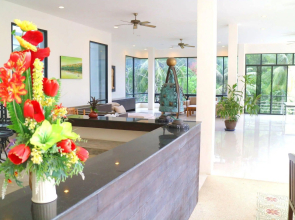 Luxury Apartment at Karon Hill