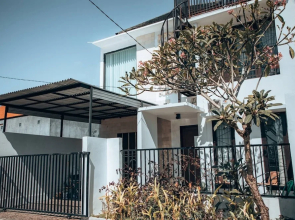 Hidden Oasis With A Pool+balcony & Private Rooftop