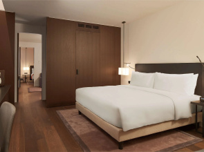 Отель Hilton Lake Como