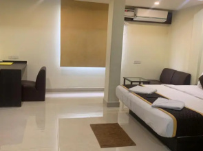 Fabhotel Ample Yard