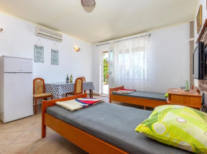 Beautiful Apartment in Duce With Wifi and 1 Bedrooms