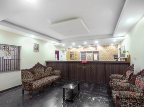 OYO Flagship 76906 Damodar Inn