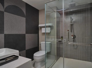 The Quarter Onnut by UHG