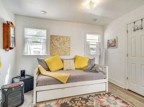 Charming Gulf Coast Cottage - 1 Mile to the Coast!