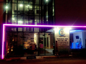 OYO 412 7 Days Hotel