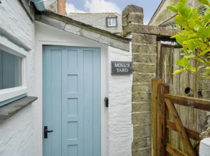 Moll's Yard