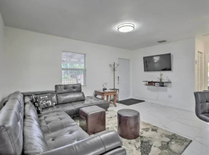 Pet-friendly Miami House ~ 8 Mi to Beaches!