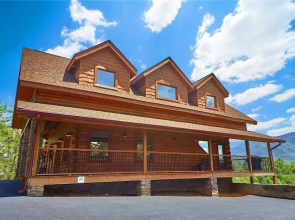 Star Dancer 3 Bedroom Home with Hot Tub