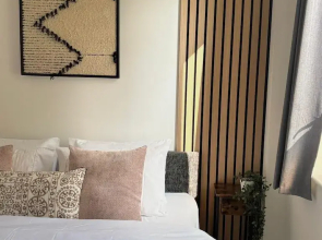 Beautiful 2 Bed Apartment on Beach by Urban Roost