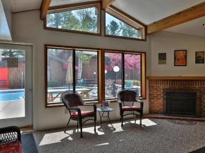 Cedarbrook Queen Studio 110