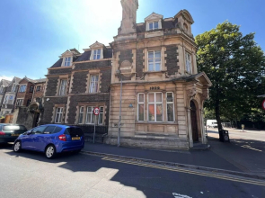 Impeccable 2-bed Apartment by Cardiff City Centre