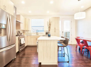 Beautiful 3 Bedroom Townhouse in Old Town North, Brewery District