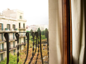 Happy People Sagrada Familia