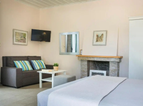 Martini Waterfront Suites