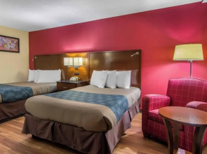 Forsyth Inn & Suites