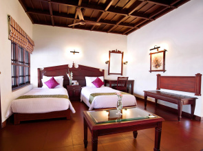 Sterling Lake Palace Alleppey