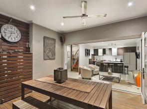 Resort Style Home near Airport & CBD