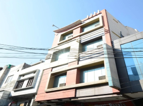 Hotel Royals By OYO Rooms