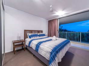 Azure Seas Executive - Airlie Beach