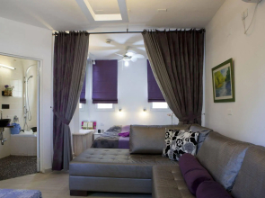 Nuriel Fruit & Guest House