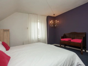 Majestic, Large Holiday Home near Leende Located Between Meadows & Forests